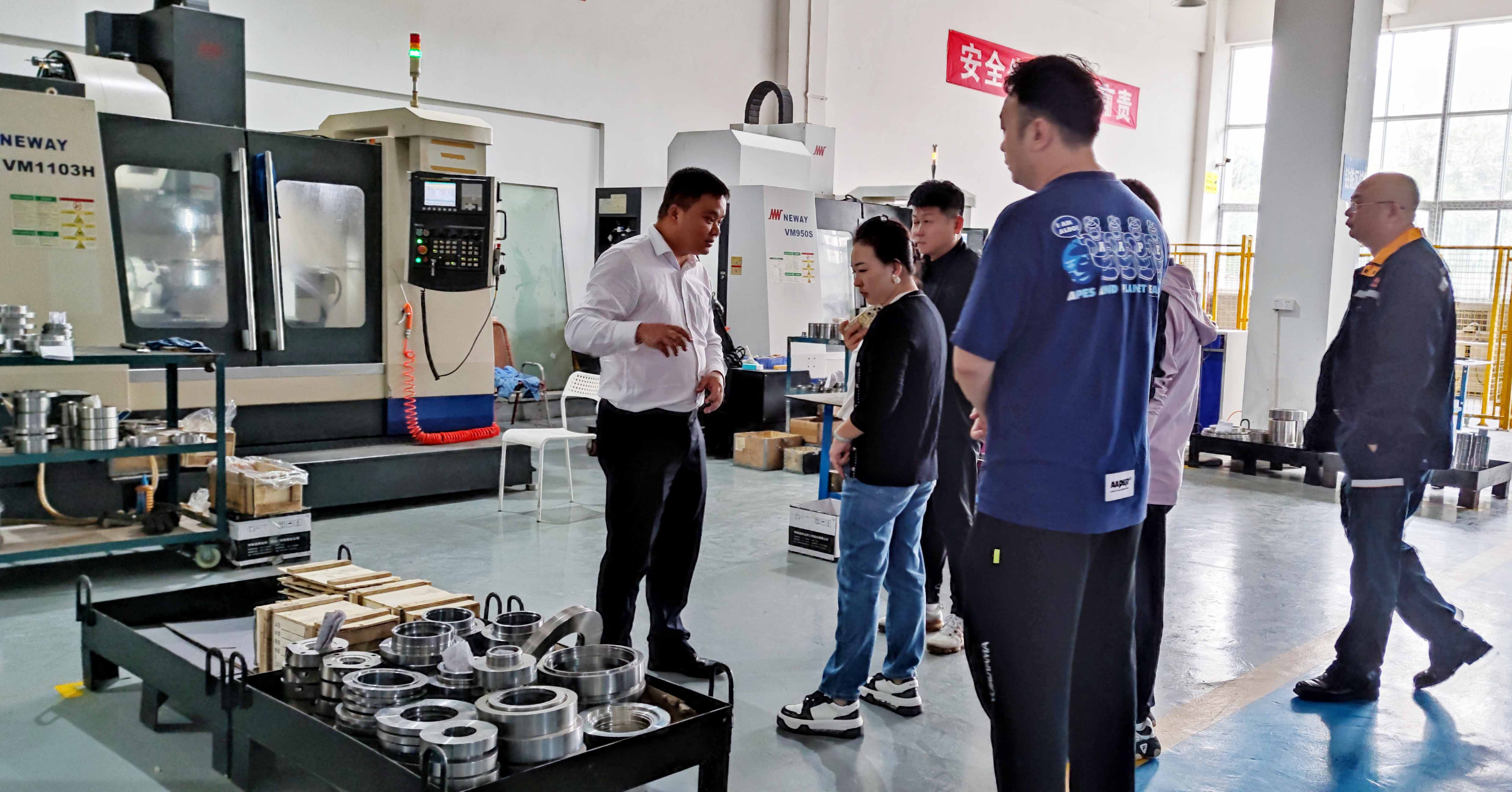 1697613580902427.jpg 中國鋁業(yè)分公司領(lǐng)導(dǎo)來廠參觀3.jpg